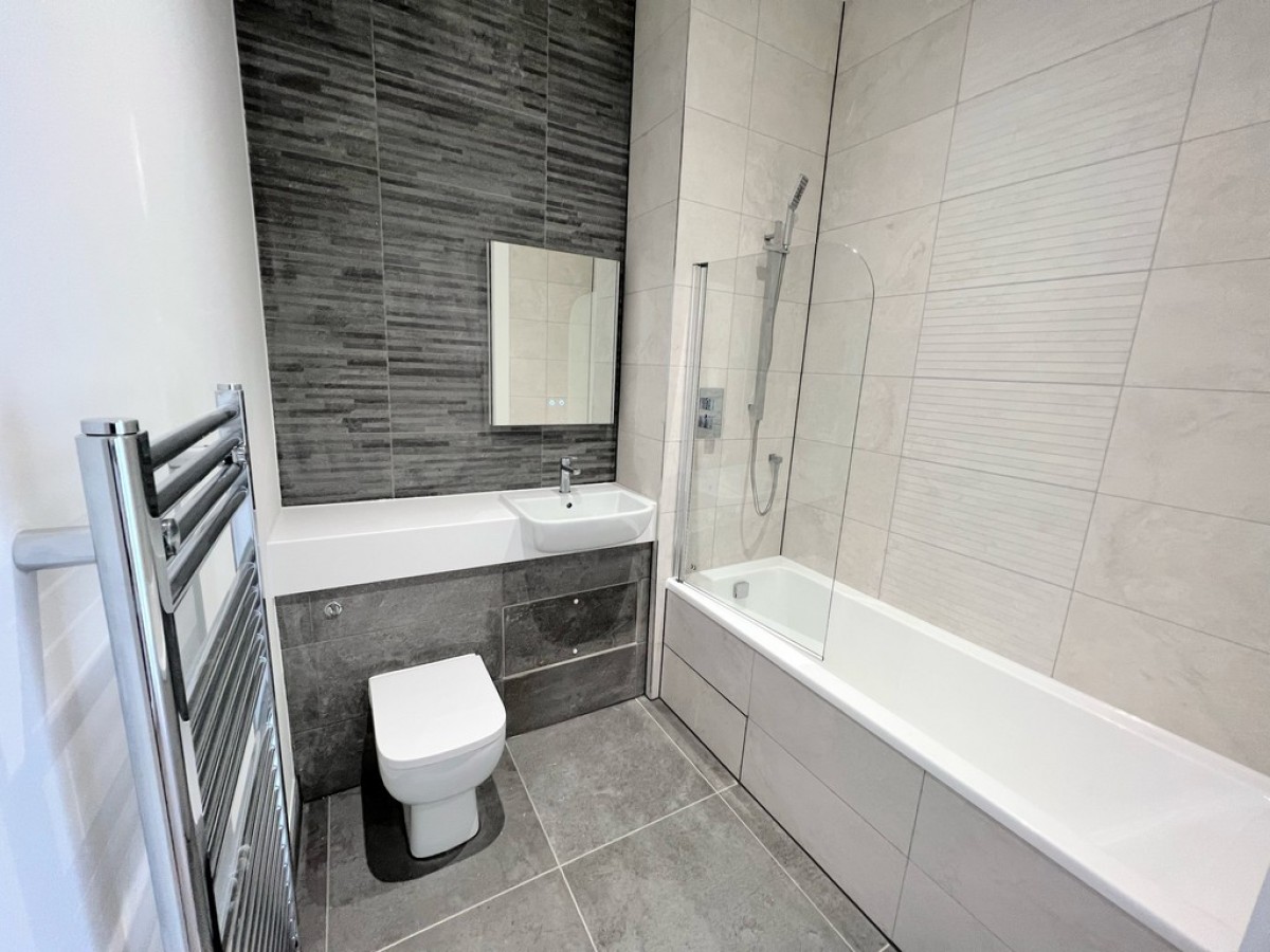 Ashwood Park, Ashwood Way