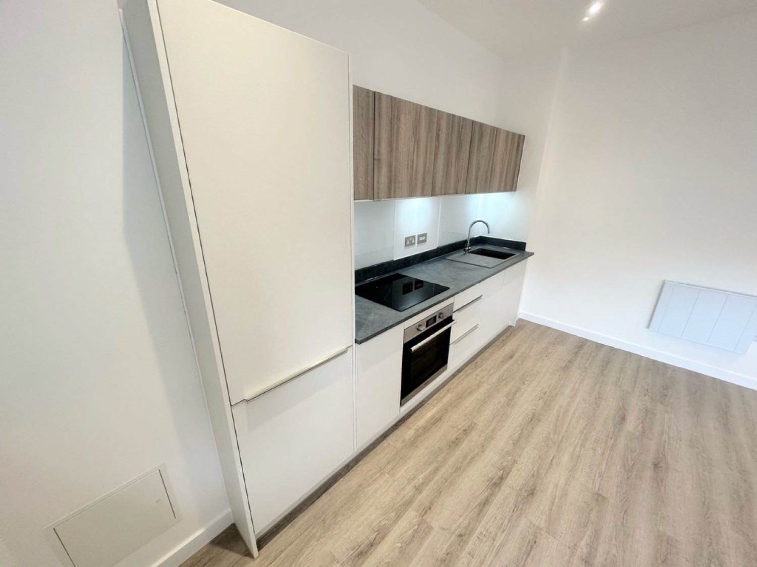 1 bedroom Flat for Letting Normandy House, Alencon Link