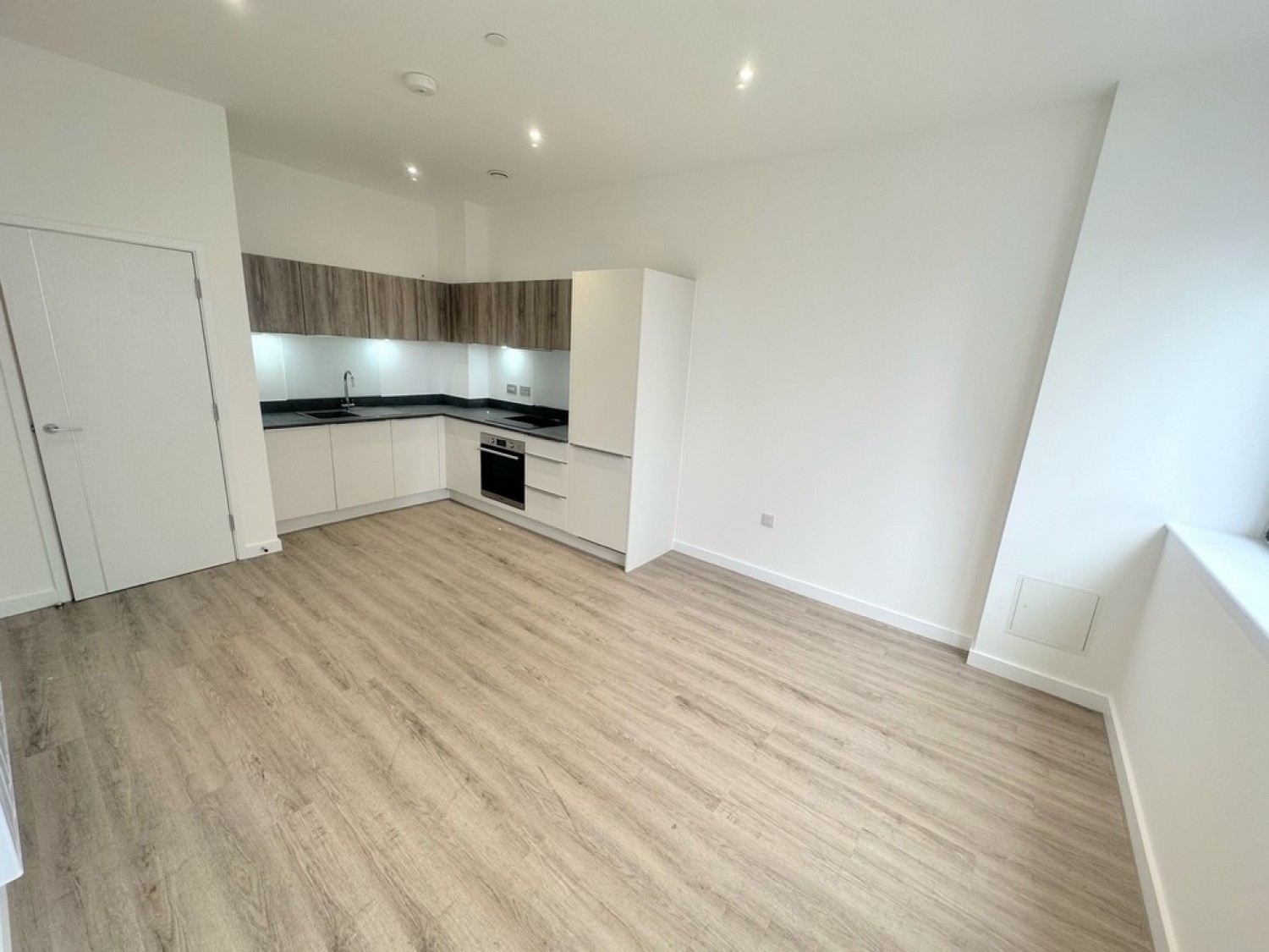 1 bedroom Flat for Letting Normandy House, Alencon Link