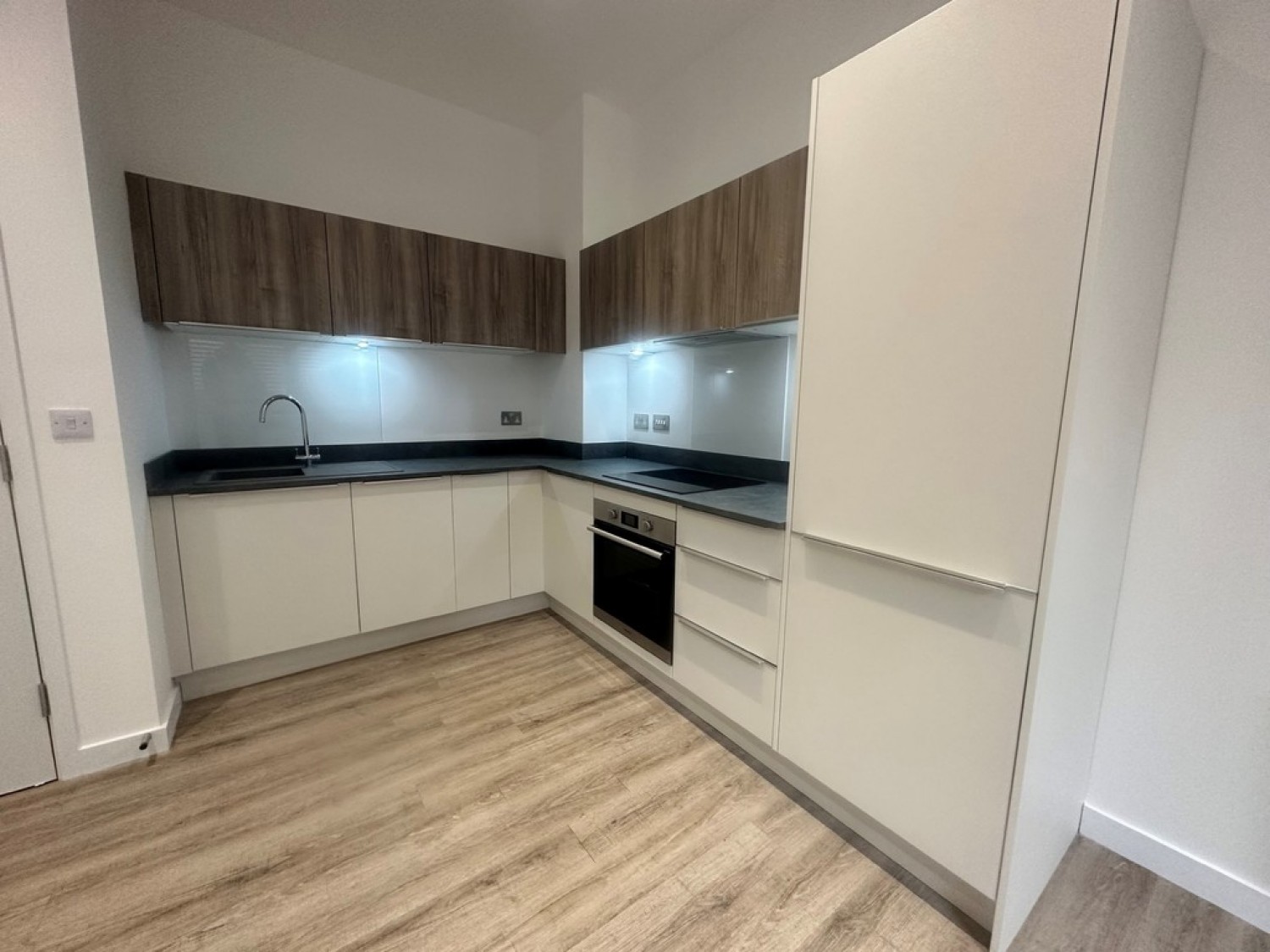 1 bedroom Flat for Letting Normandy House, Alencon Link