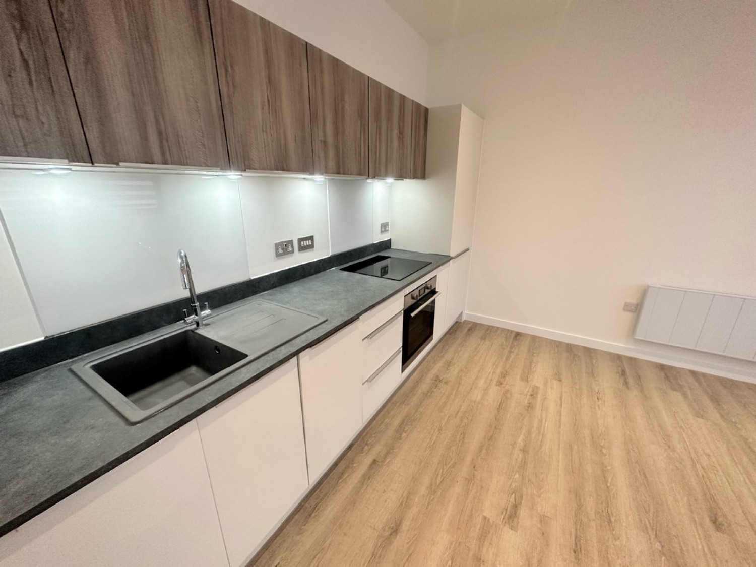 1 bedroom Flat for Letting Normandy House, Alencon Link