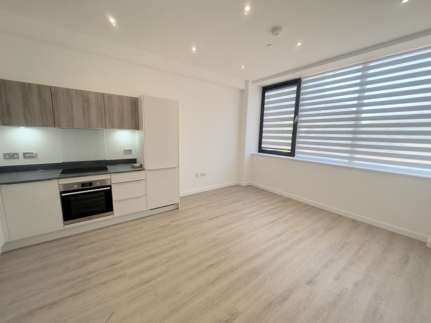 1 bedroom Flat for Letting Normandy House, Alencon Link