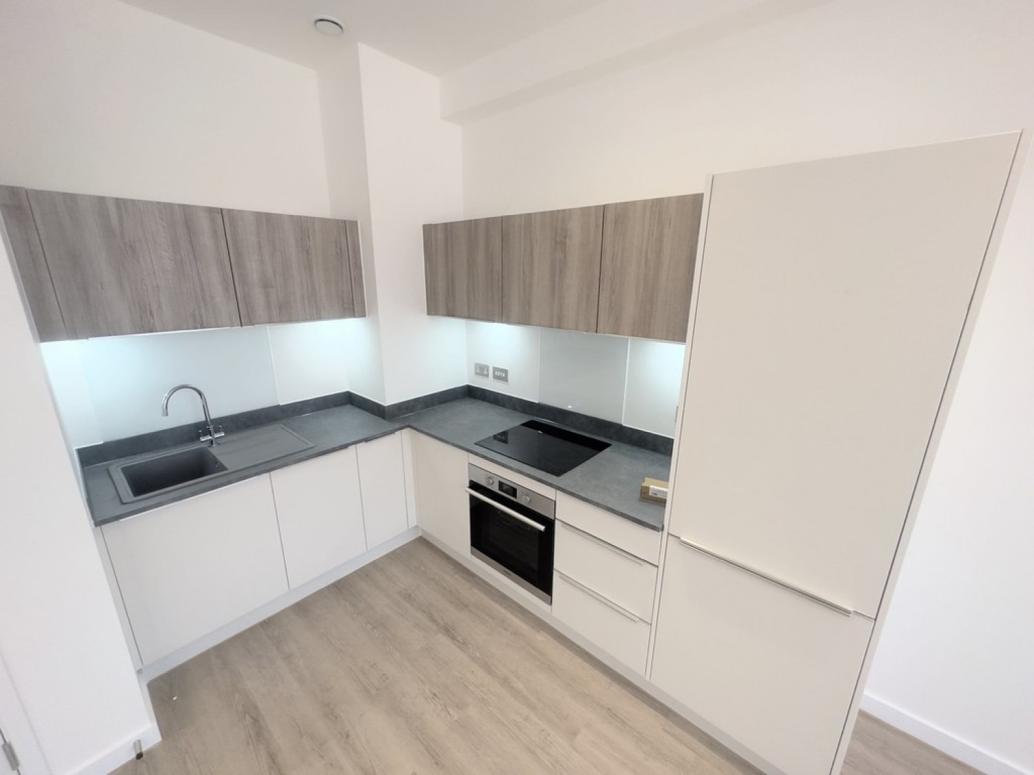 1 bedroom Flat for Letting Normandy House, Alencon Link