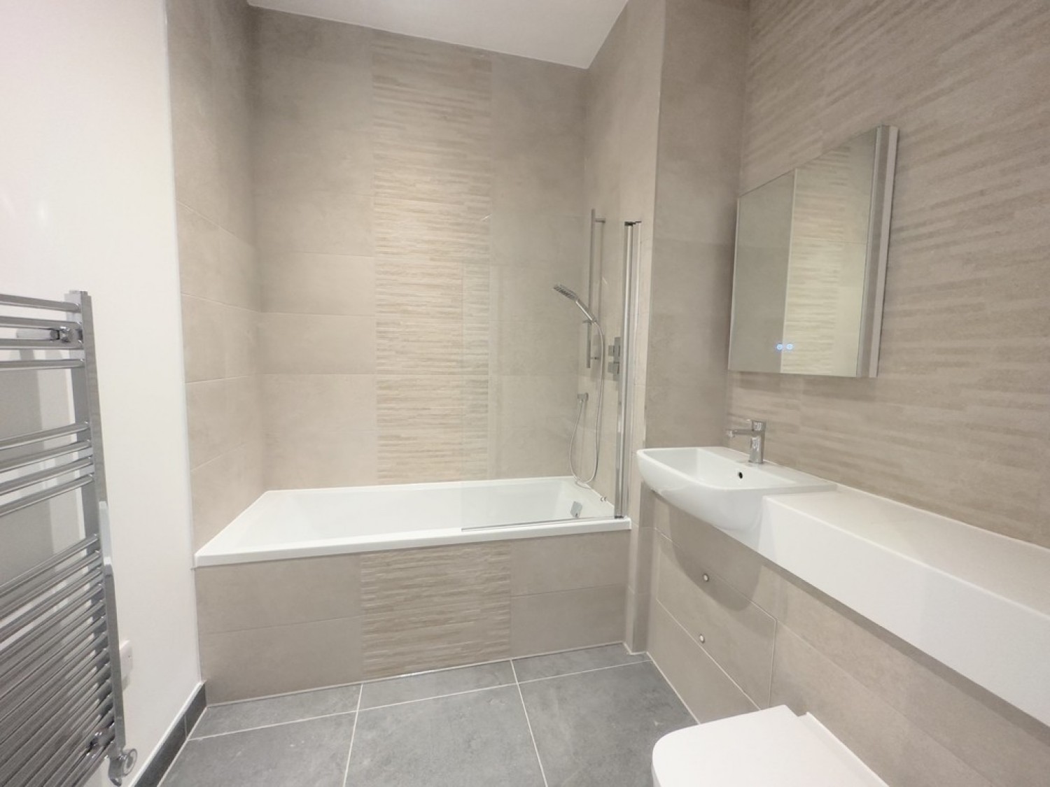 1 bedroom Flat for Letting Normandy House, Alencon Link