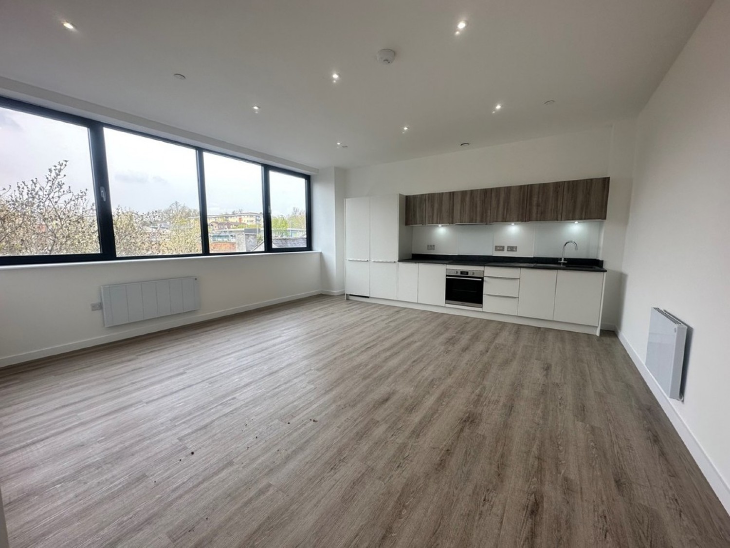 2 bedroom Flat for Letting Normandy House, Alencon Link