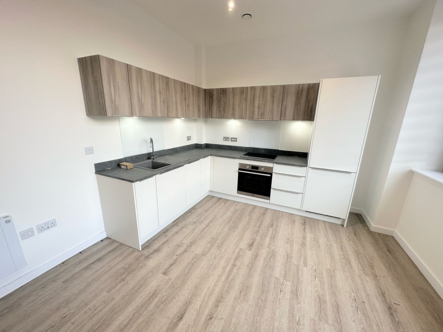 2 bedroom Flat for Letting Normandy House, Alencon Link