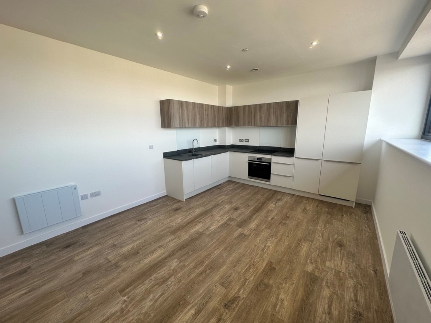 2 bedroom Flat in Normandy House, Alencon Link