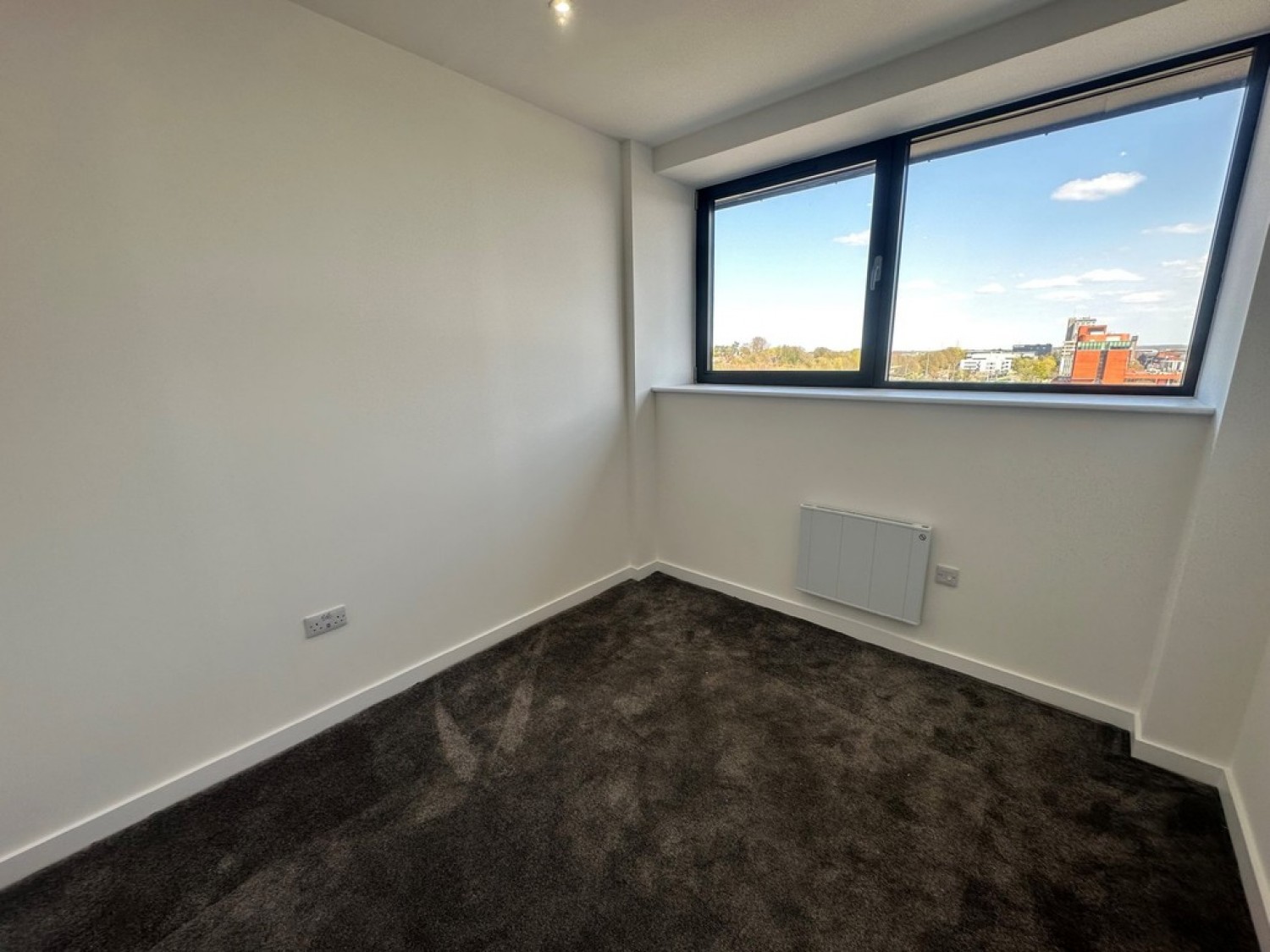 2 bedroom Flat in Normandy House, Alencon Link