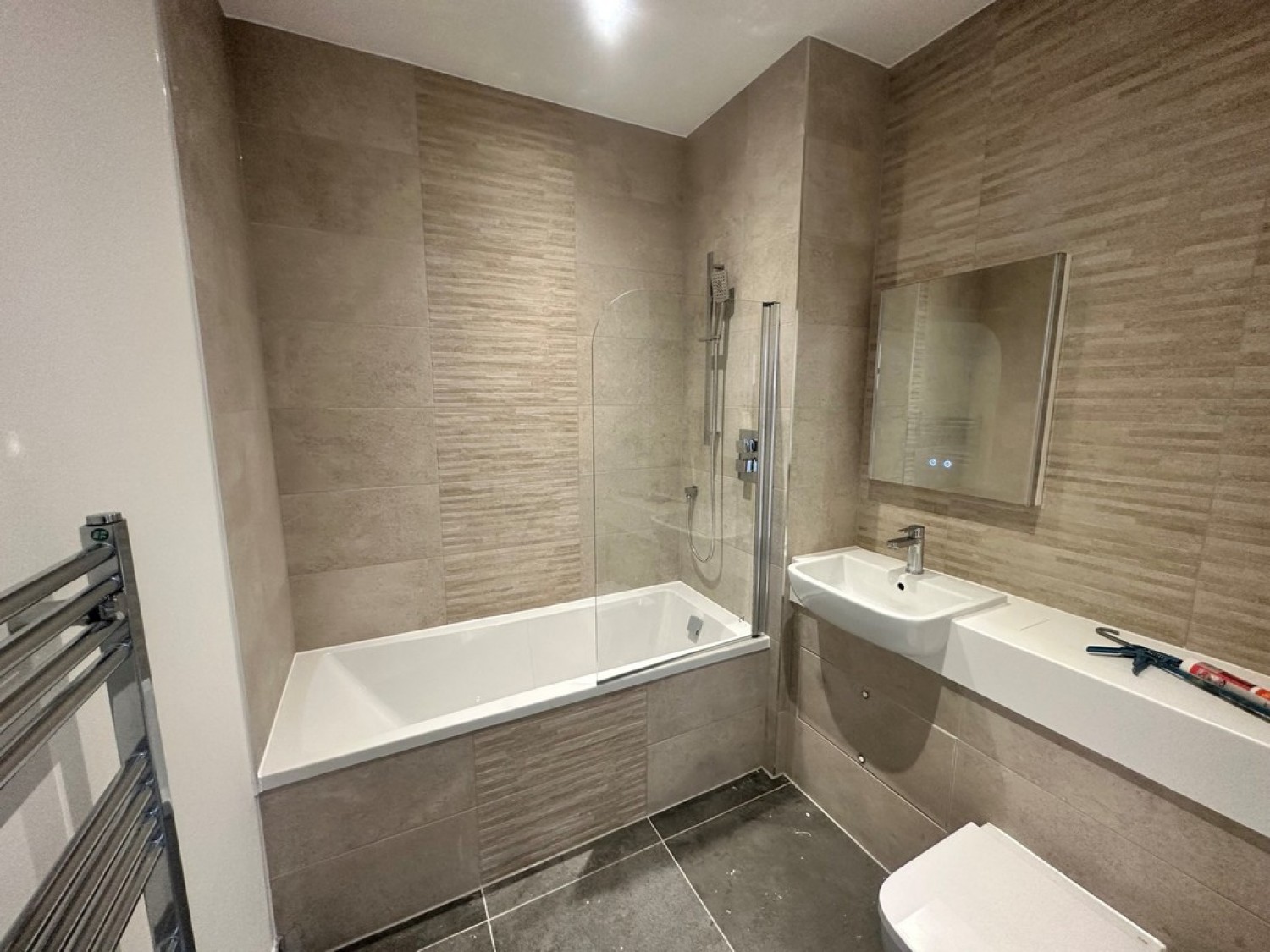 2 bedroom Flat in Normandy House, Alencon Link