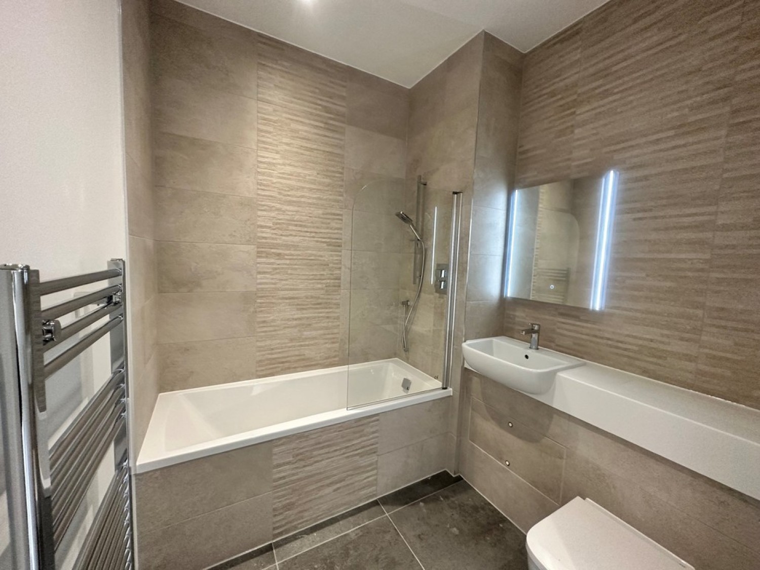 2 bedroom Flat for Letting Normandy House, Alencon Link