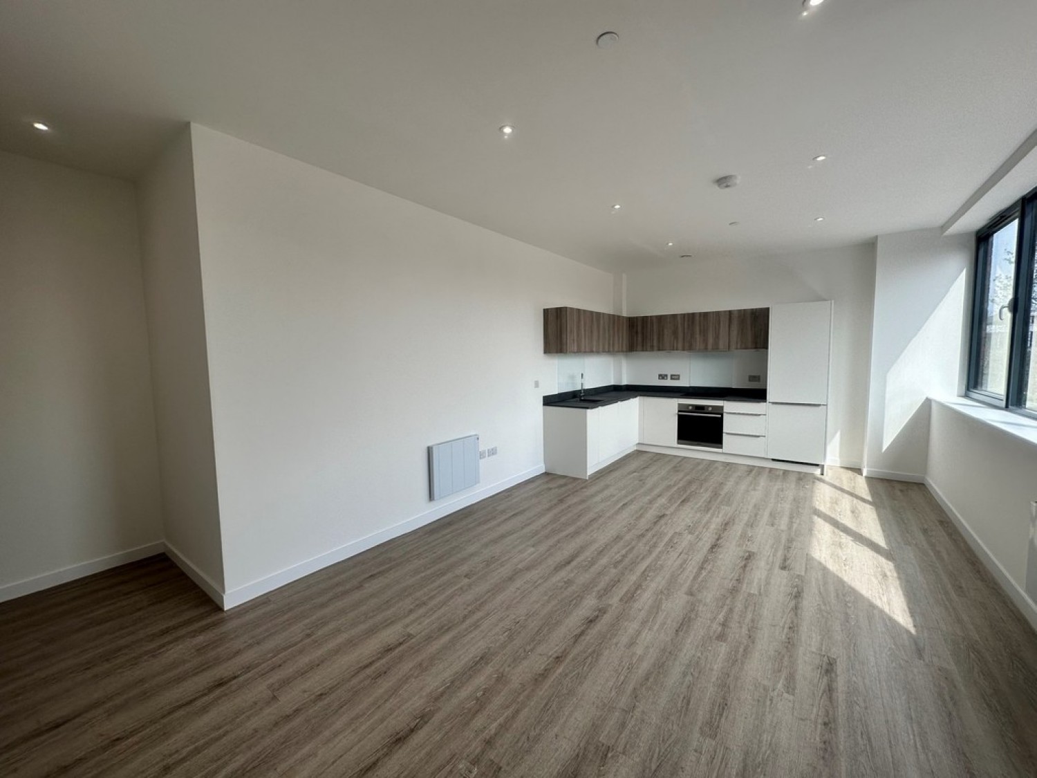 2 bedroom Flat for Letting Normandy House, Alencon Link