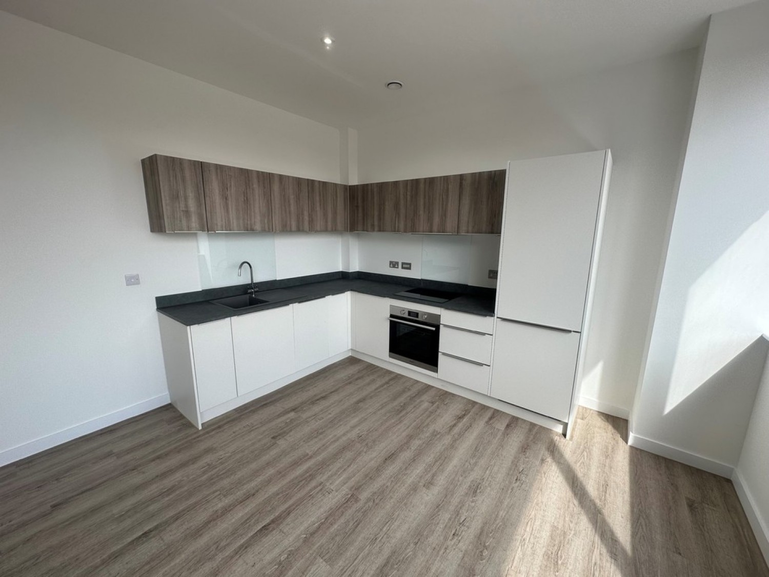 2 bedroom Flat for Letting Normandy House, Alencon Link