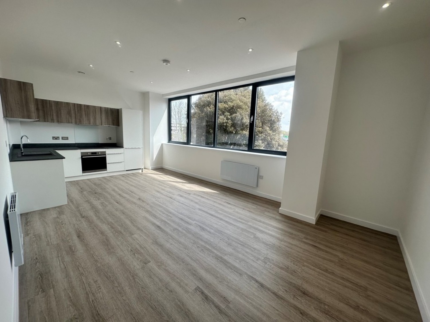 2 bedroom Flat for Letting Normandy House, Alencon Link