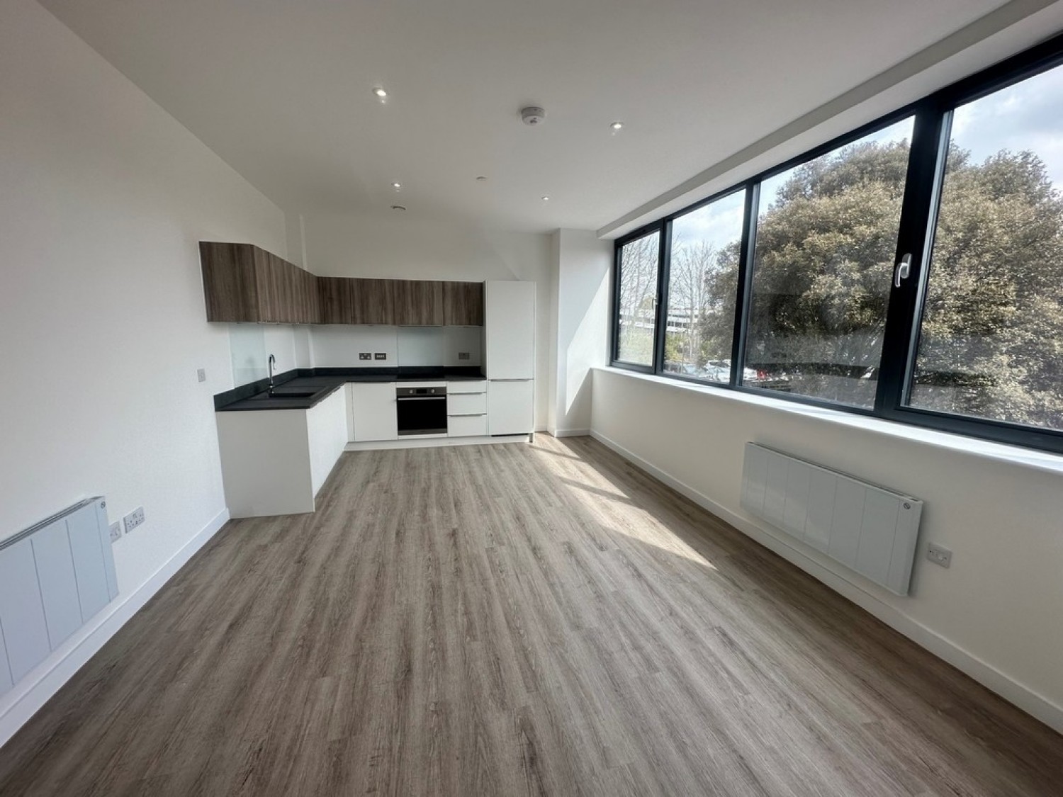 2 bedroom Flat for Letting Normandy House, Alencon Link