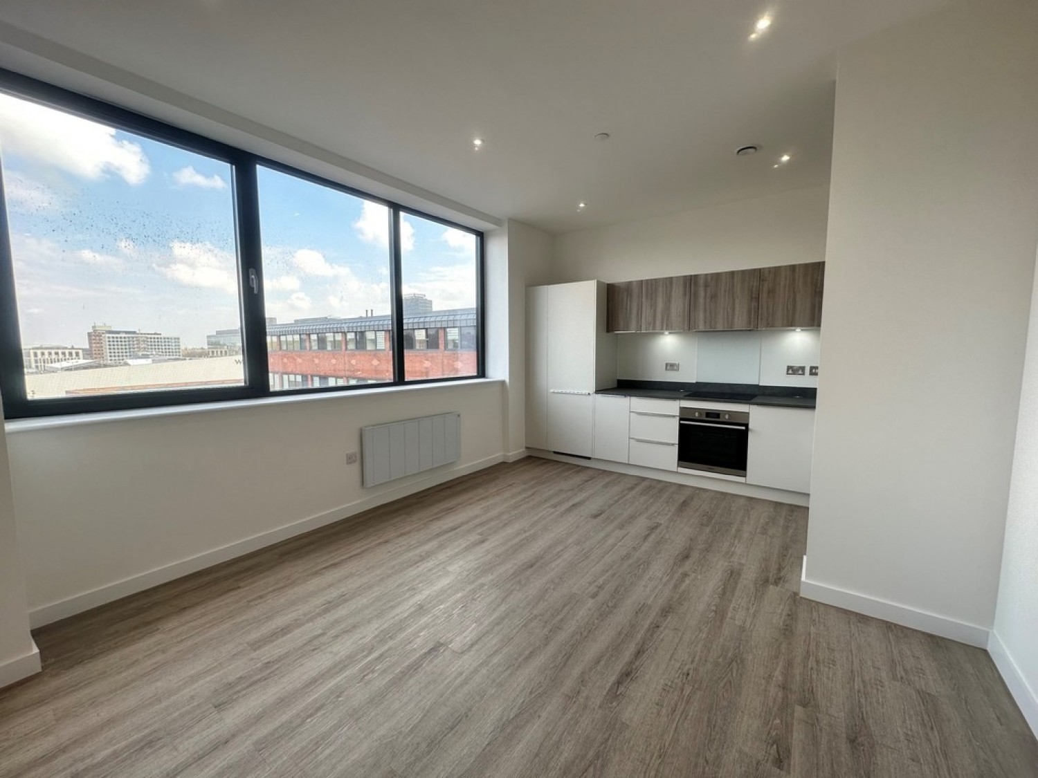 2 bedroom Flat for Letting Normandy House, Alencon Link