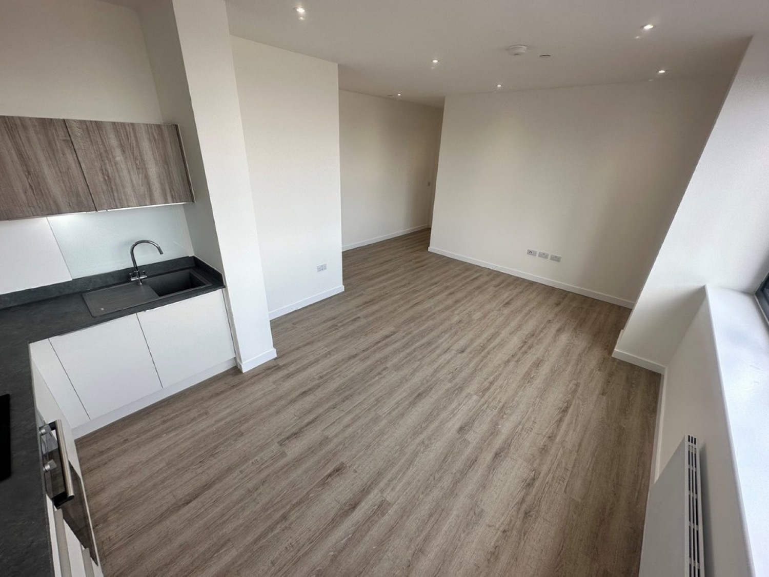2 bedroom Flat for Letting Normandy House, Alencon Link
