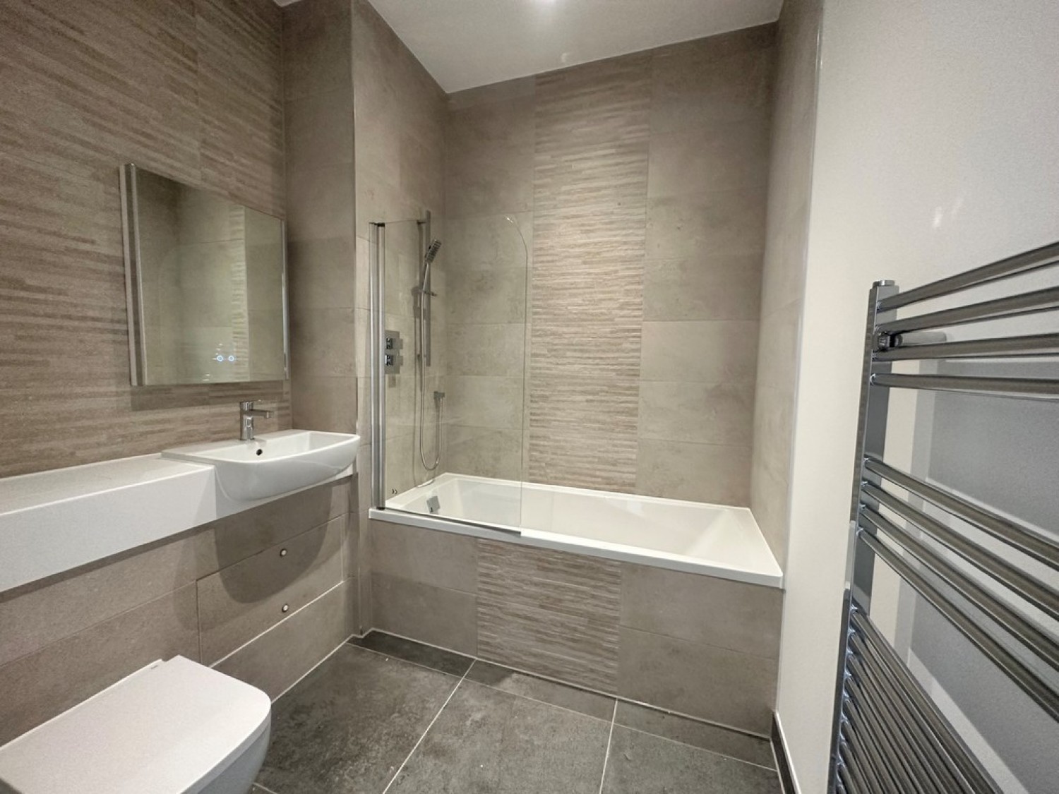 2 bedroom Flat for Letting Normandy House, Alencon Link