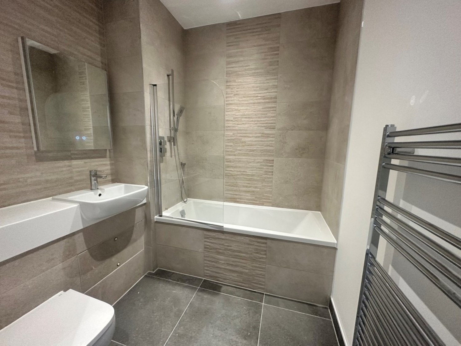 2 bedroom Flat for Letting Normandy House, Alencon Link