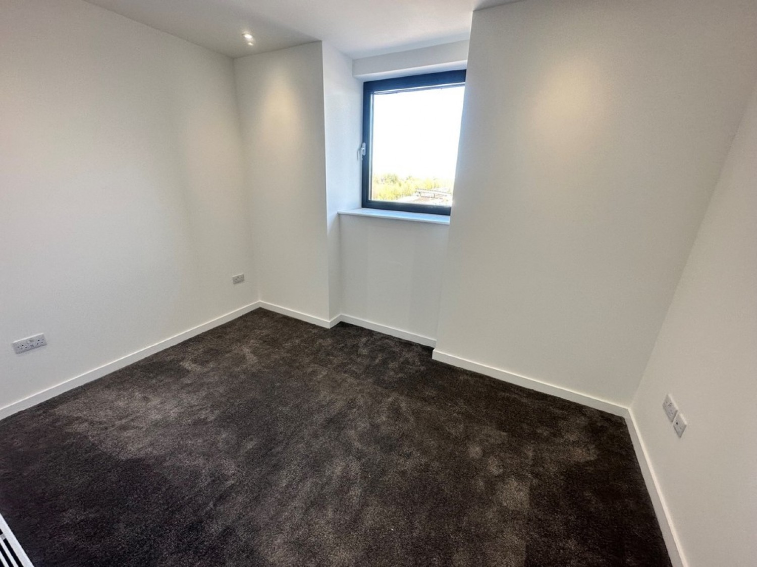 2 bedroom Flat for Letting Normandy House, Alencon Link