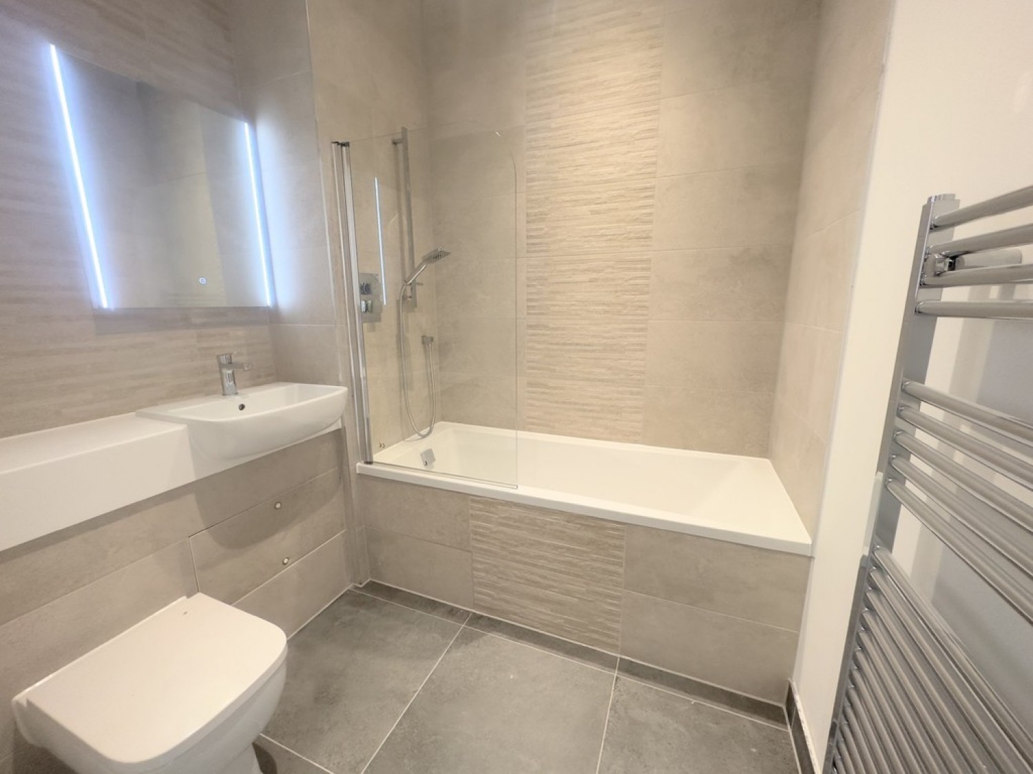 2 bedroom Flat for Letting Normandy House, Alencon Link