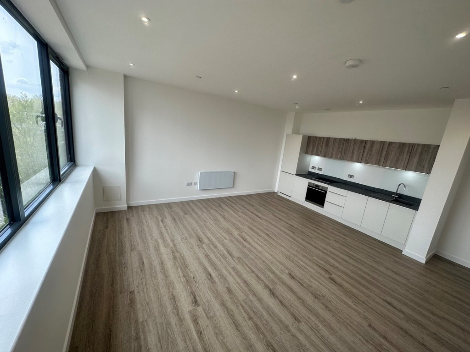 2 bedroom Flat for Letting Normandy House, Alencon Link