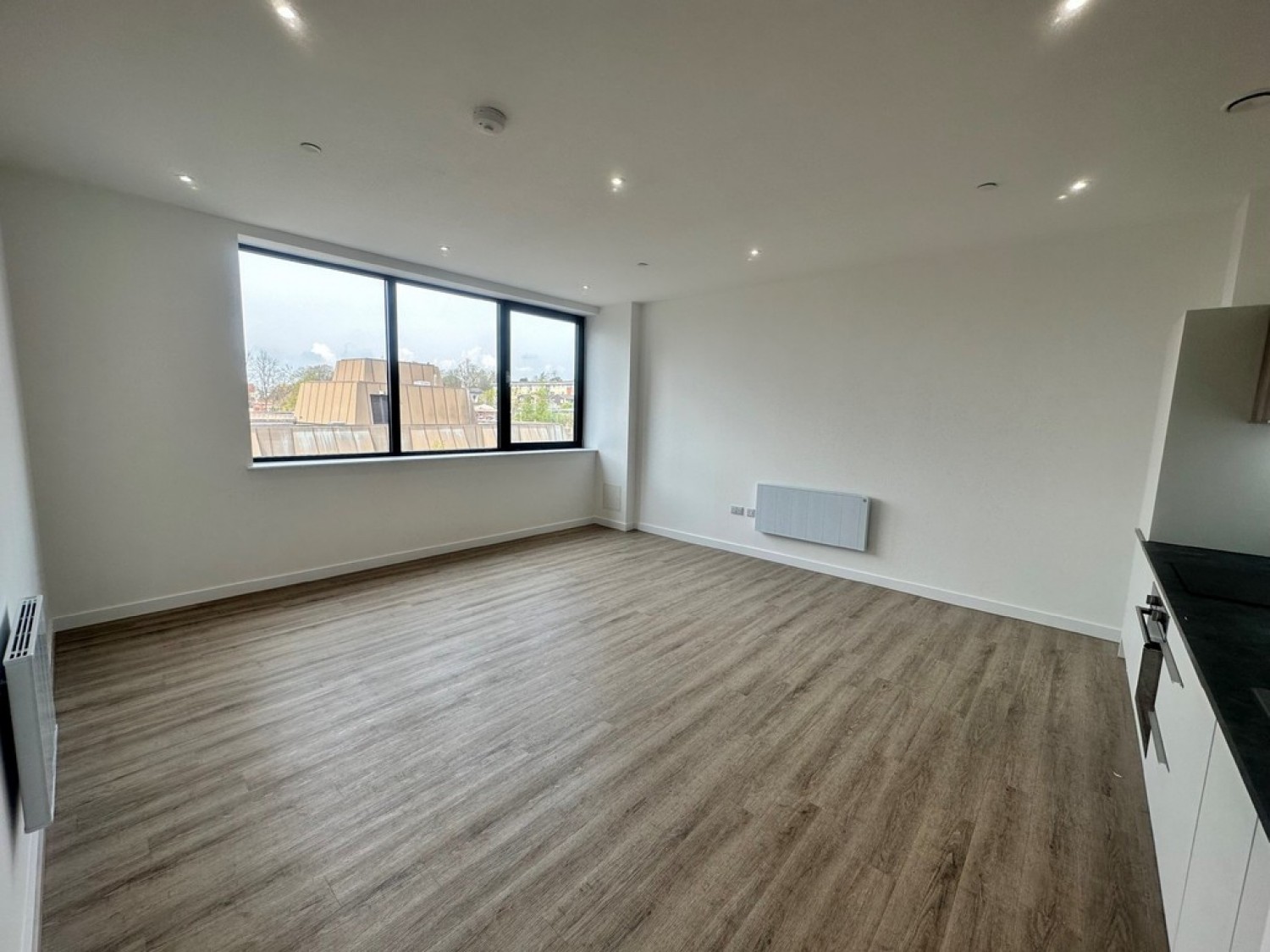 2 bedroom Flat for Letting Normandy House, Alencon Link