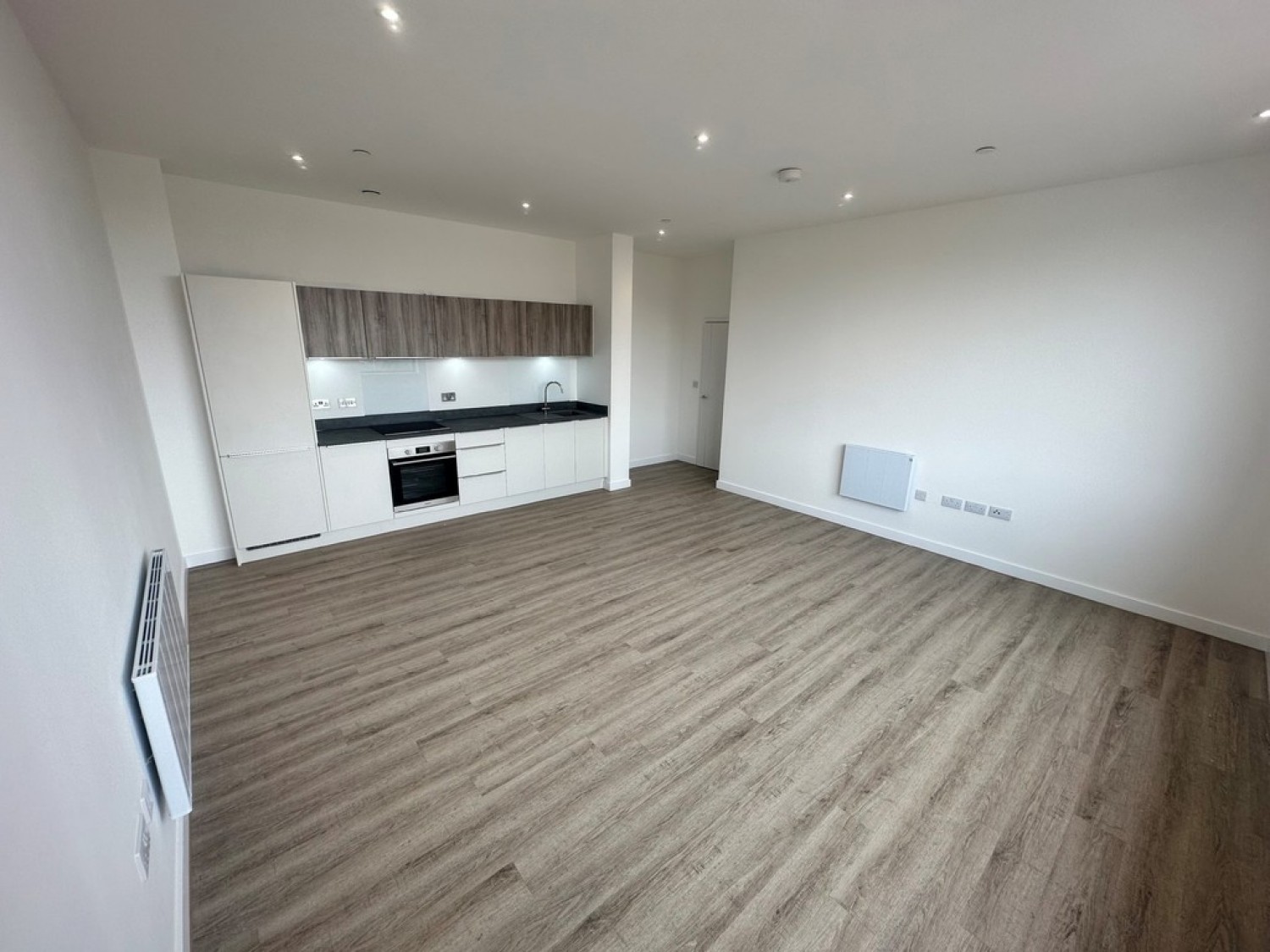 2 bedroom Flat for Letting Normandy House, Alencon Link