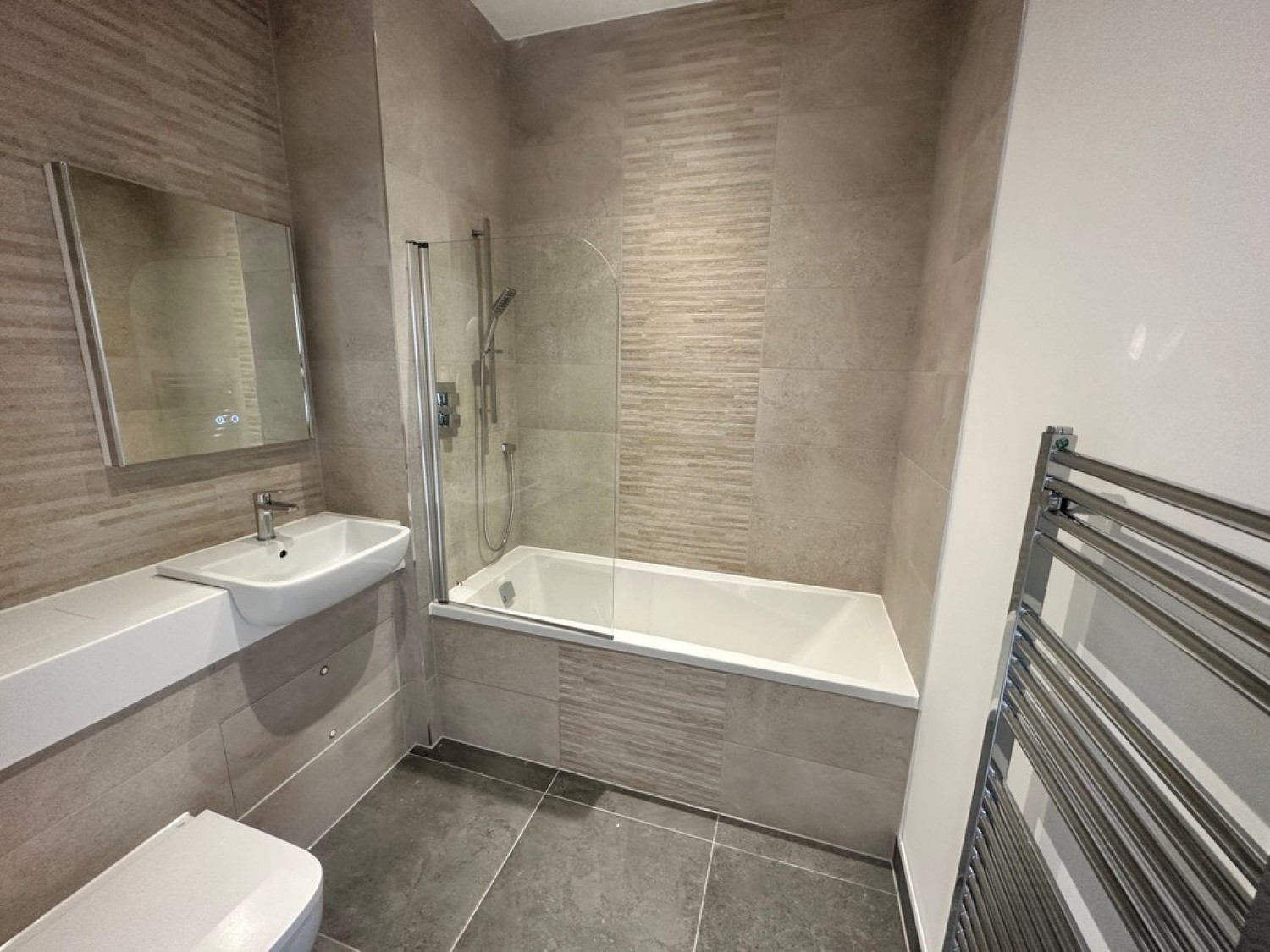 2 bedroom Flat for Letting Normandy House, Alencon Link