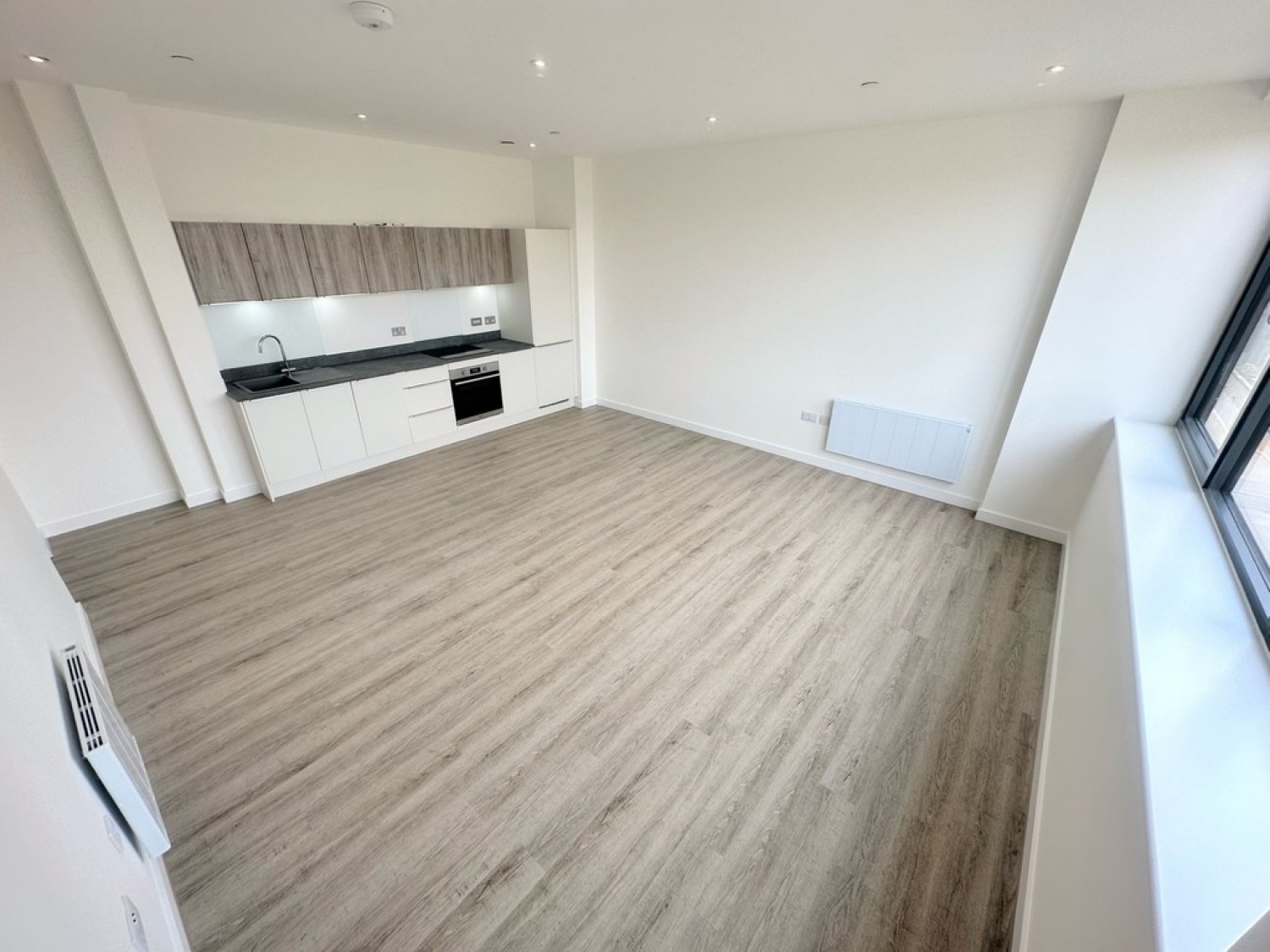 2 bedroom Flat for Letting Normandy House, Alencon Link