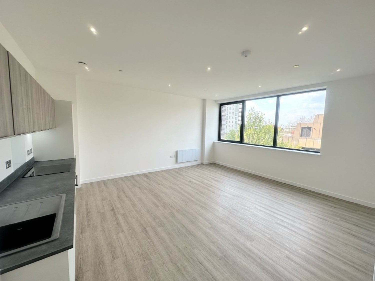 2 bedroom Flat for Letting Normandy House, Alencon Link