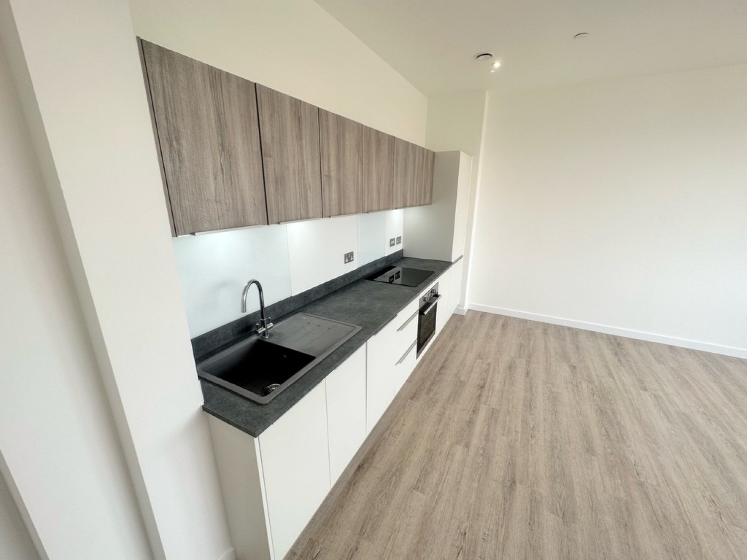 2 bedroom Flat for Letting Normandy House, Alencon Link