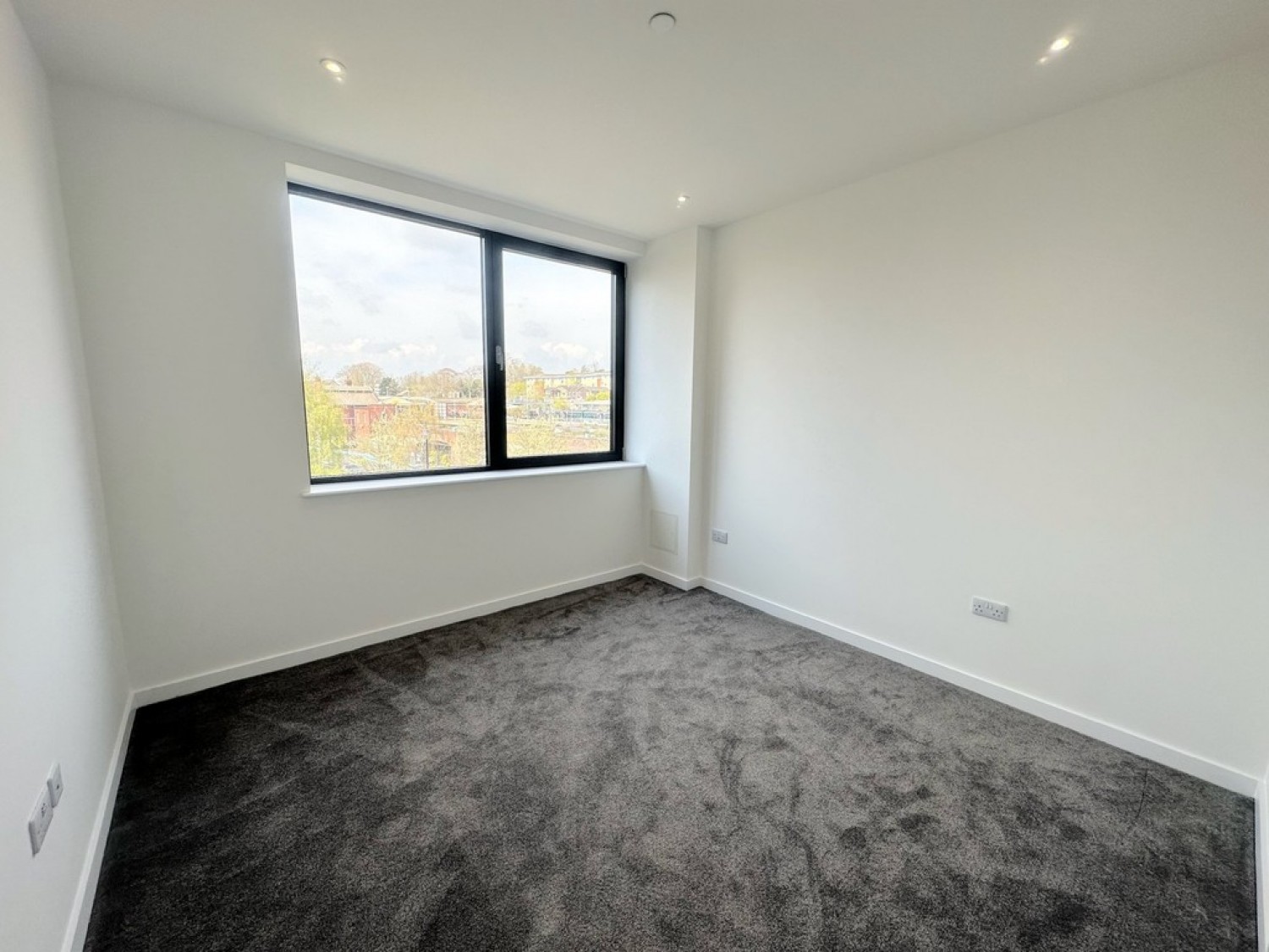 2 bedroom Flat for Letting Normandy House, Alencon Link