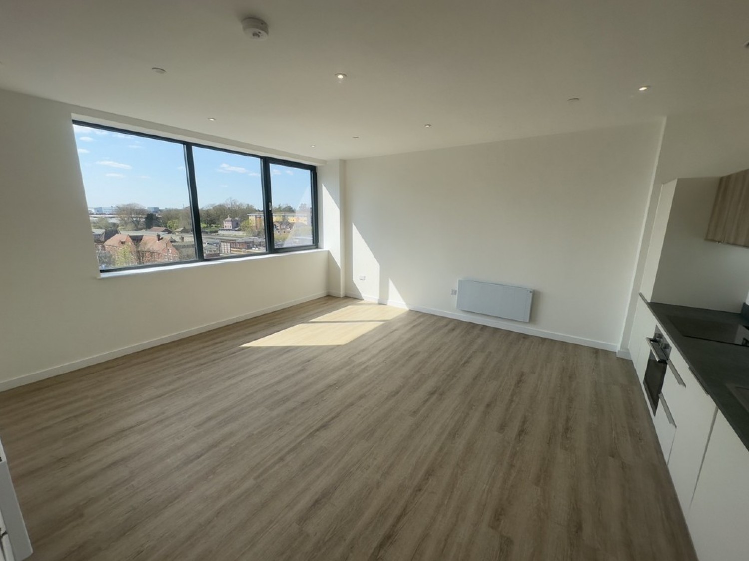 2 bedroom Flat for Letting Normandy House, Alencon Link