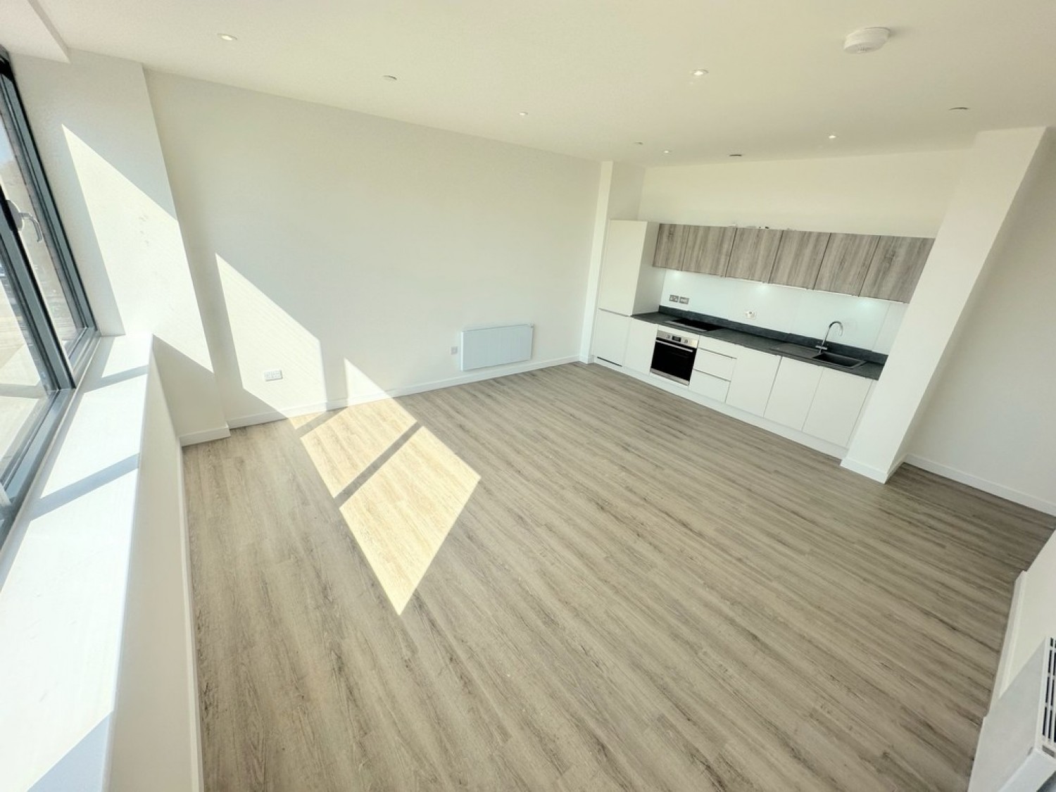 2 bedroom Flat for Letting Normandy House, Alencon Link