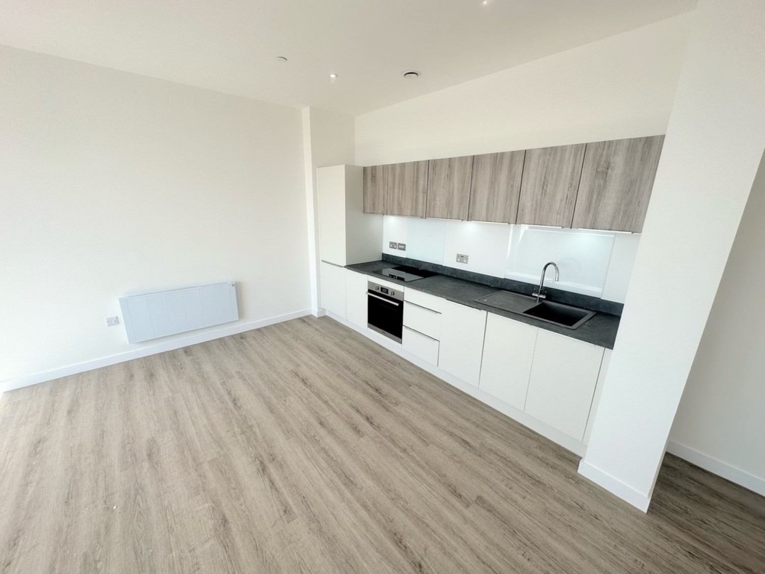 2 bedroom Flat for Letting Normandy House, Alencon Link