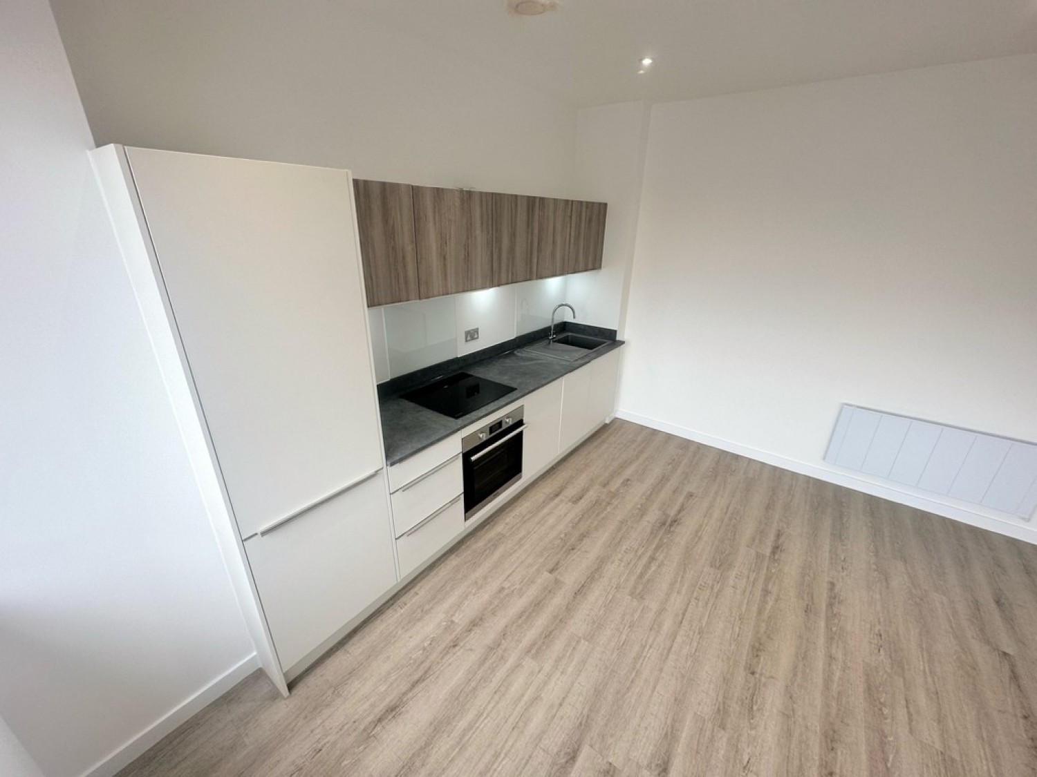 2 bedroom Flat for Letting Normandy House, Alencon Link