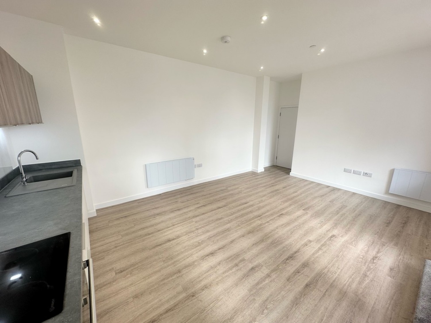 2 bedroom Flat for Letting Normandy House, Alencon Link