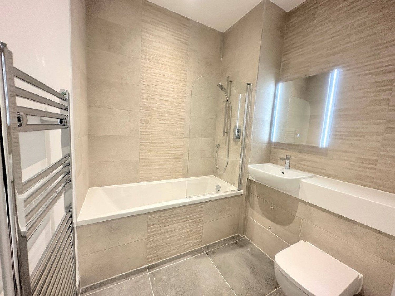 2 bedroom Flat for Letting Normandy House, Alencon Link