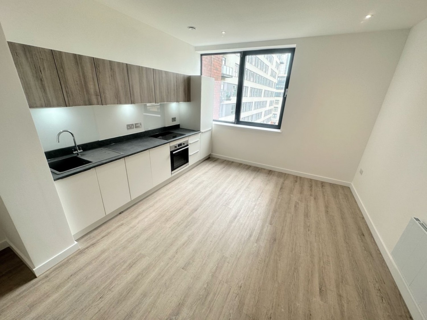 2 bedroom Flat for Letting Normandy House, Alencon Link