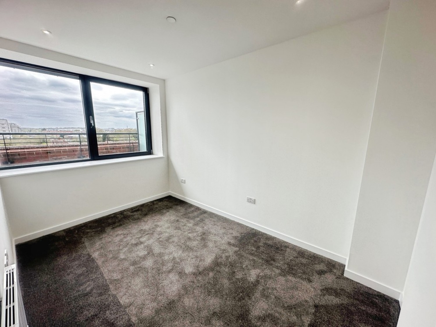 1 bedroom Flat for Letting Normandy House, Alencon Link