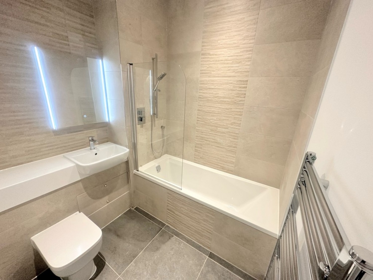 1 bedroom Flat for Letting Normandy House, Alencon Link