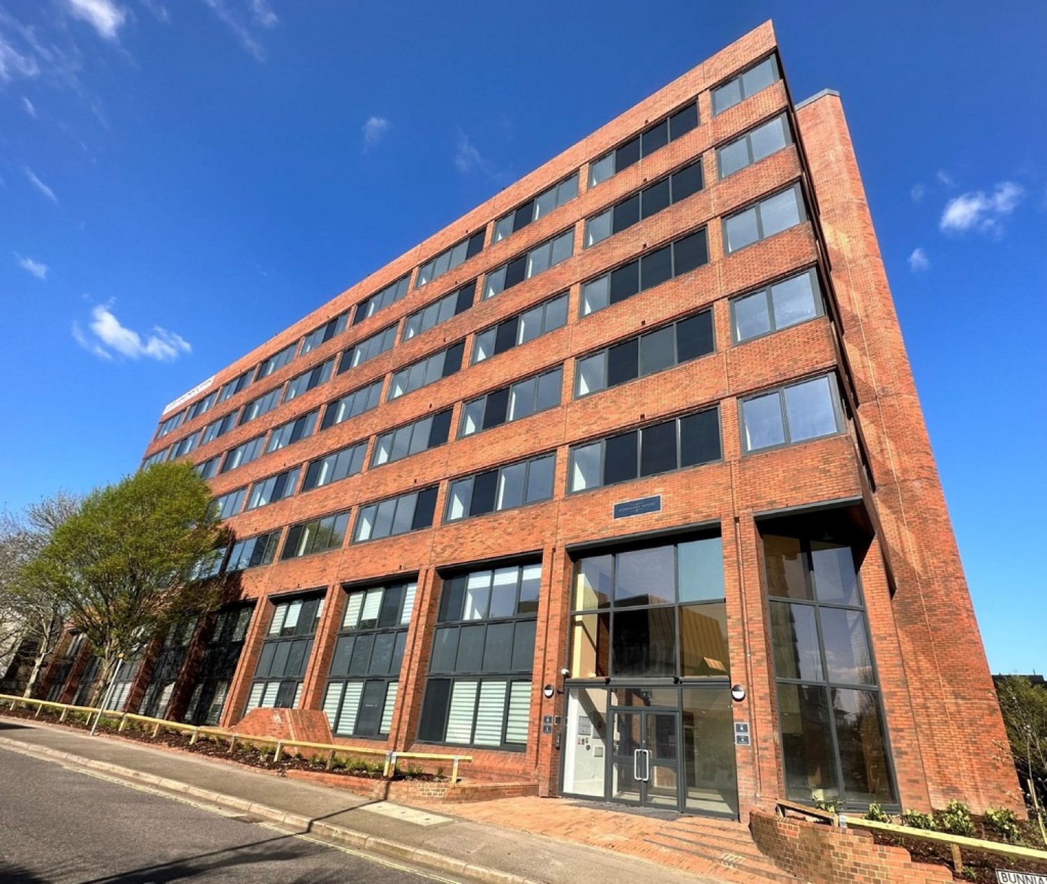 1 bedroom Flat in Normandy House, Alencon Link