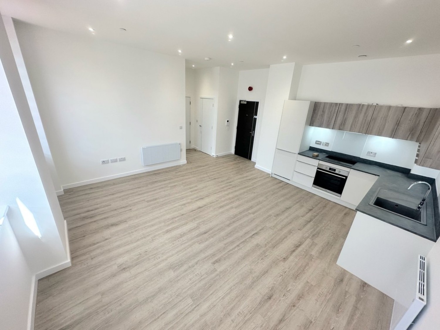 1 bedroom Flat in Normandy House, Alencon Link