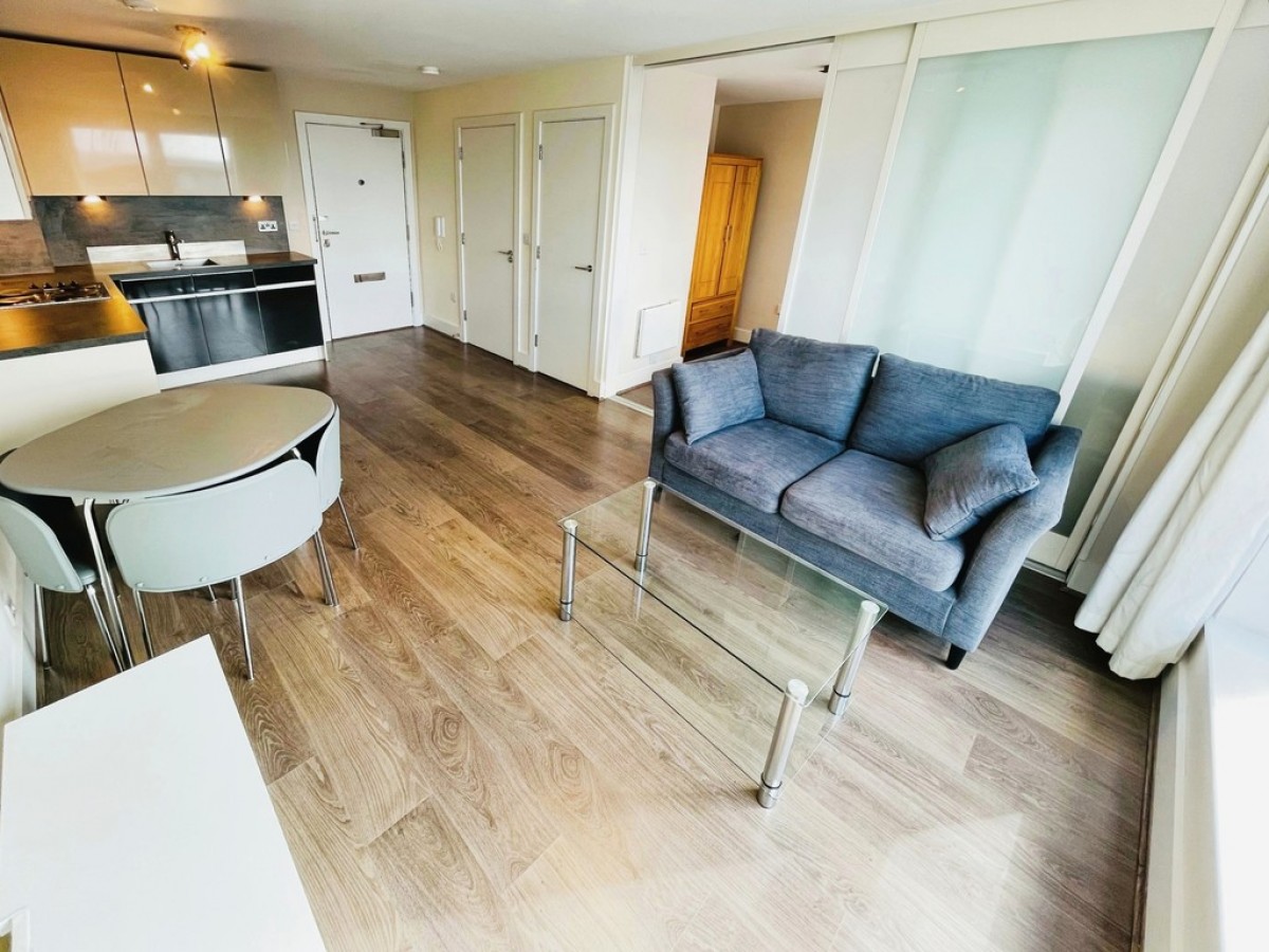 Skyline Plaza, Town Centre