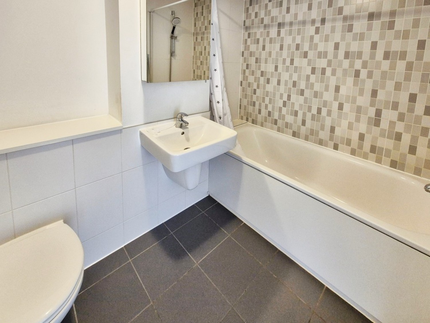 2 bedroom Flat for Letting Town Centre