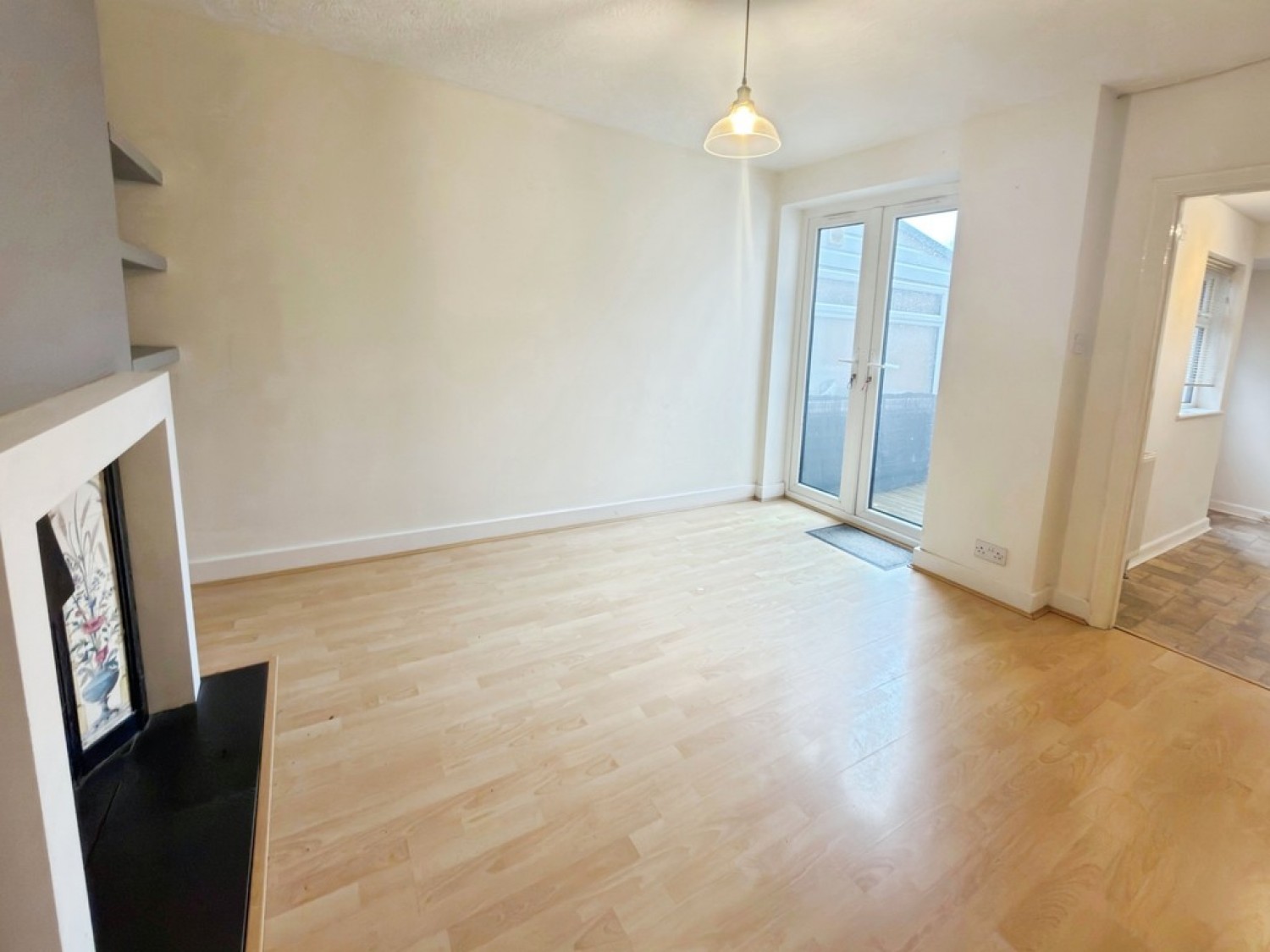 2 bedroom House for Sale Town Centre