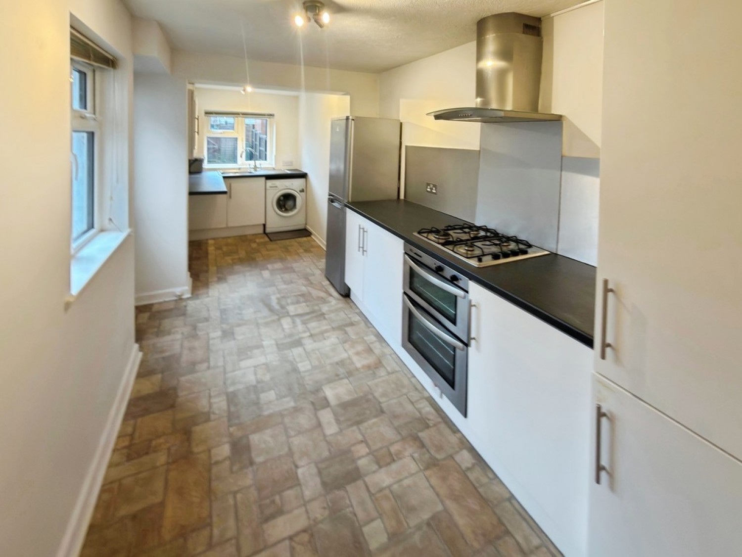 2 bedroom House for Sale Town Centre