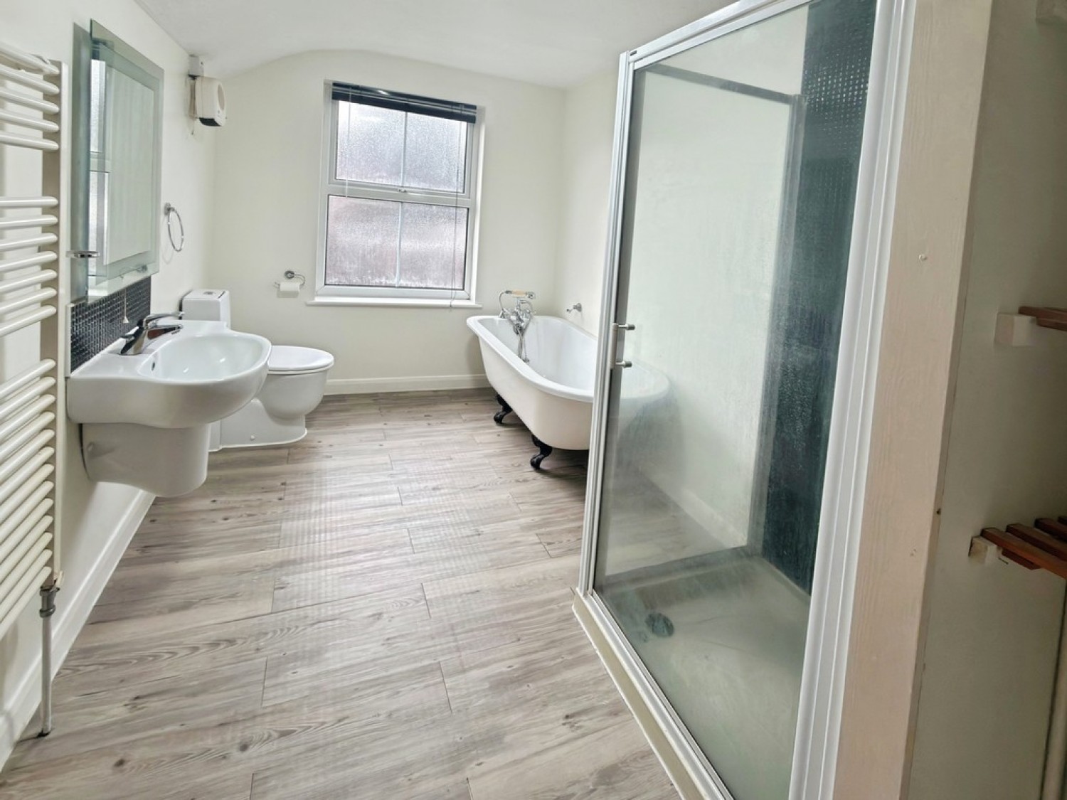 2 bedroom House for Sale Town Centre