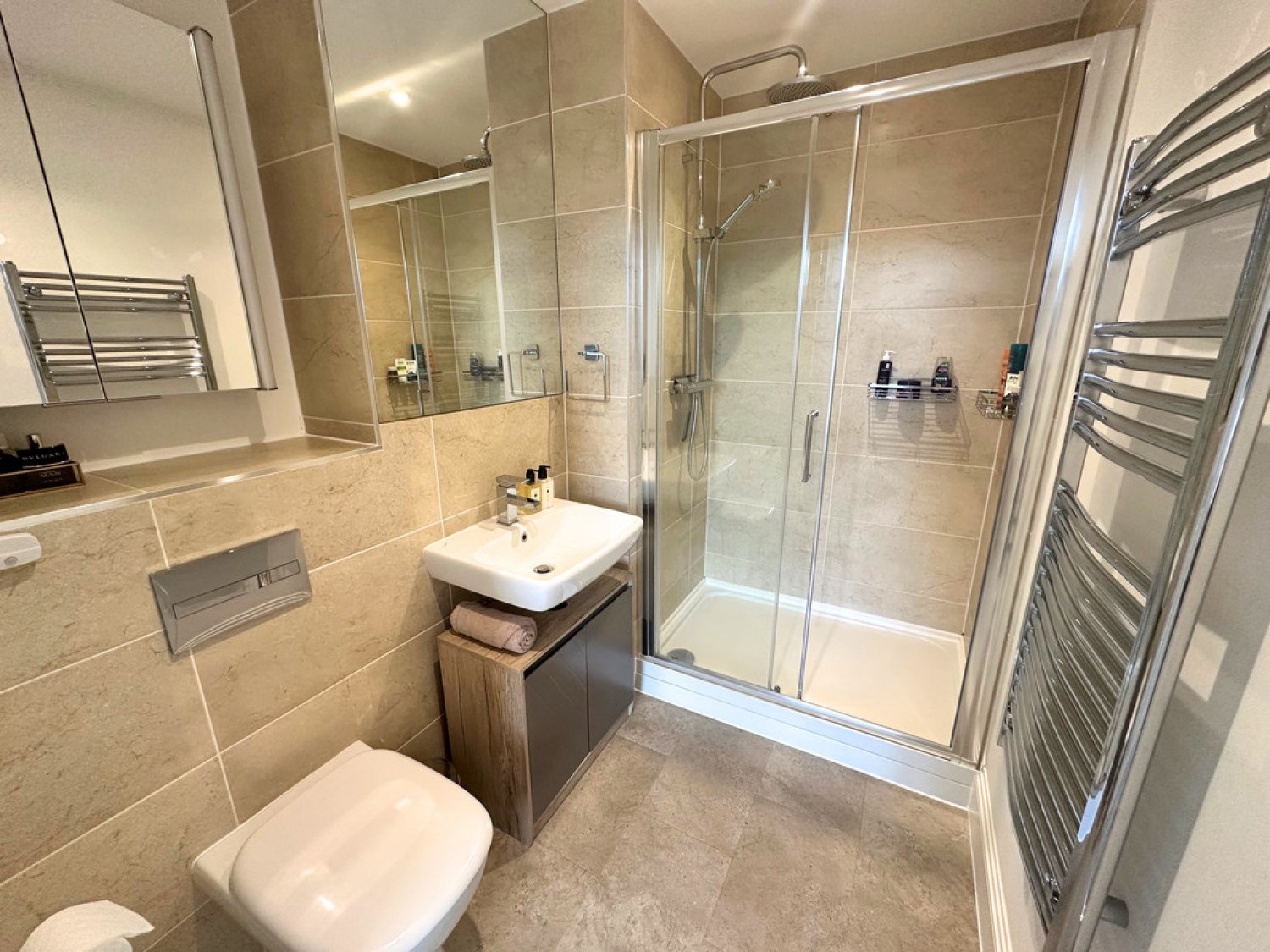 2 bedroom Flat in Lilly Court, Chapel Gate