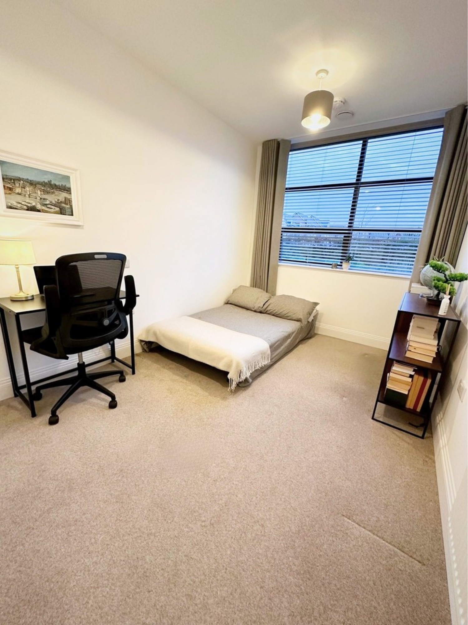 2 bedroom Flat in Lilly Court, Chapel Gate